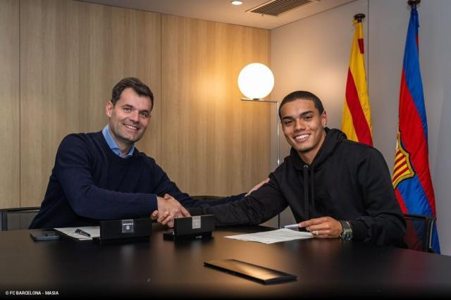 华体会中国-罗纳尔迪尼奥儿子3月2日签约巴萨 他伯父咋评他？