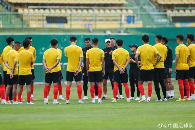 华体会入口-国足抵新马上开练保持状态 21日友好会面奥克兰城