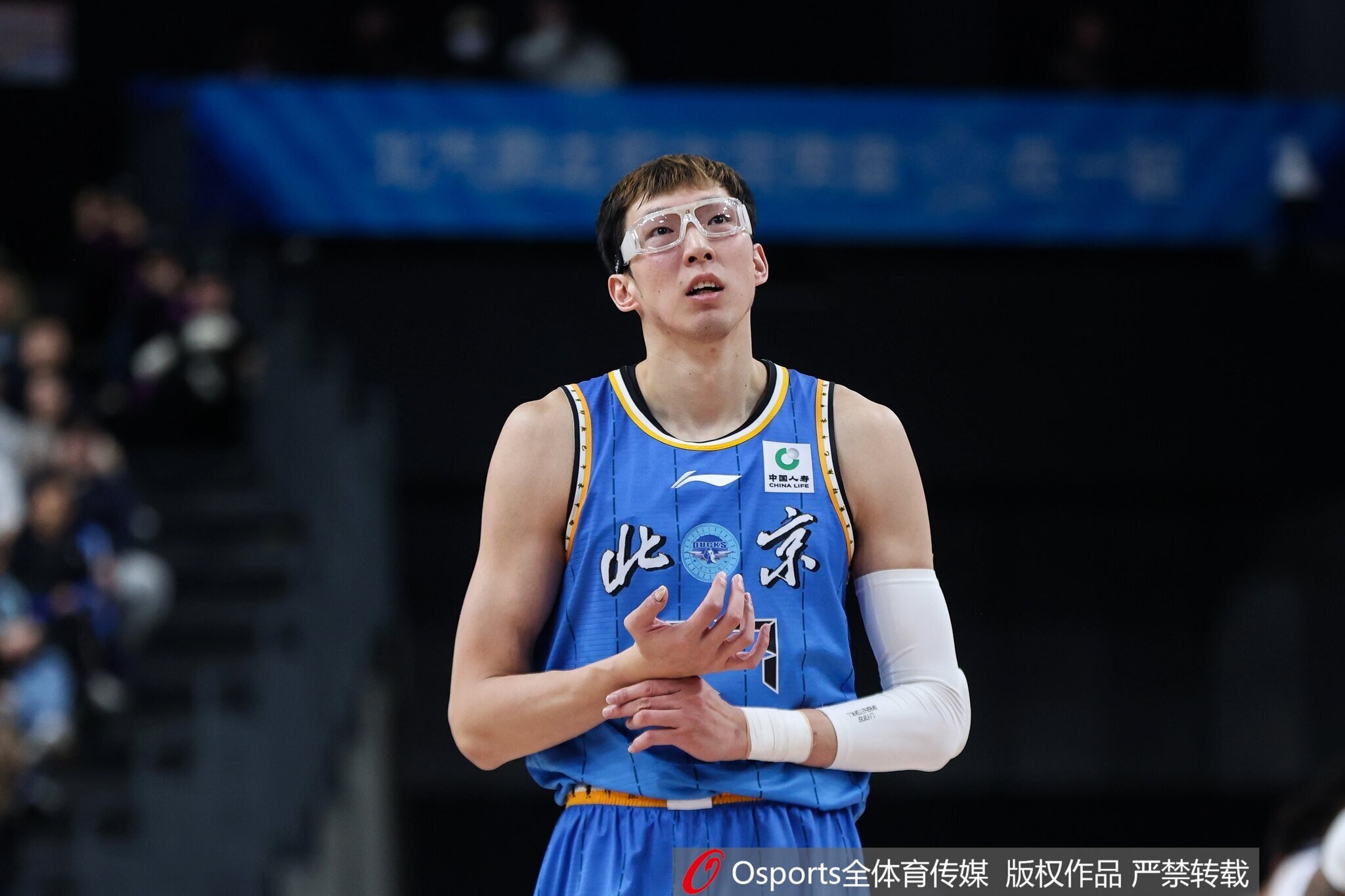 华体会入口-这场打得像外援！周琦终结十分高效 砍下23分13板&amp;抢到7前场板